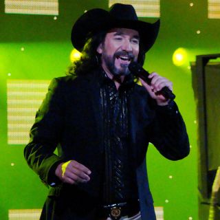 Impresiona actuación de Marco Antonio Solís en festival argentino