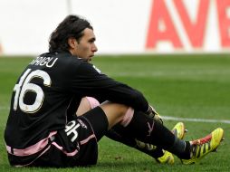 El arquero del Palermo, Salvatore Sirigu, desconsolado tras la paliza a su equipo. AP  /
