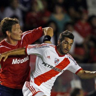 Banfield da la sorpesa y le pega de visitante a Estudiantes