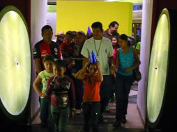 Decenas de familias se dieron cita, para la inauguración de la muestra de esculturas lúdicas.  E. PACHECO  /