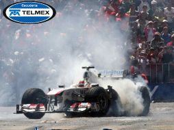 Checo Pérez rodó el pasado sábado con su Sauber C29 en el Centro de Guadalajara. MEXSPORT  /
