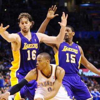 Lakers gana duelo clave a Oklahoma City