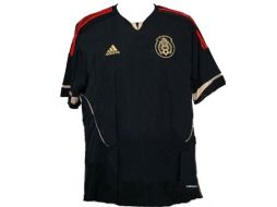 Esta sería la nueva playera de la Selección mexicana que portarían ante Paraguay. ESPECIAL  /