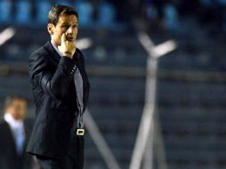 Cocca da instrucciones a sus jugadores, en el partido de 'ida'  de los cuartos de final de la Liga de Campeones de Concacaf. MEXPORT  /