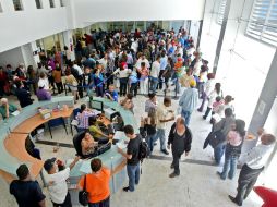 En el día límite para pagos anuales por el servicio de agua potable, las recaudadoras del SIAPA lucían abarrotadas. E. BARRERA  /