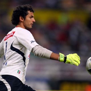 Luis Michel sigue sin tener acción con Chivas