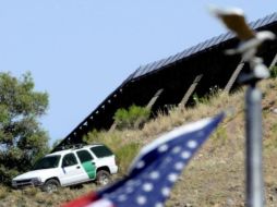 La mayoría de la gente que cruza la frontera no lo hace para hacer daño a Estados Unidos, sino para trabajar, dijo Tom Ridge. ARCHIVO  /