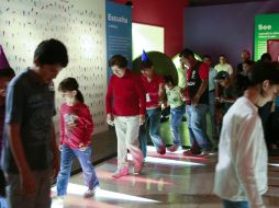 El recorrido lleva al grupo por cada uno de los juegos en formato gigante . E. PACHECO  /