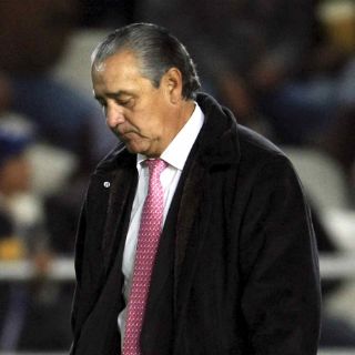 Puebla niega adeudos a Trejo