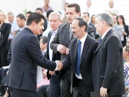 José María Martínez (izq.) saluda a Gustavo Madero. A. CAMACHO  /