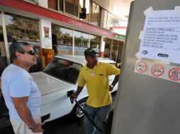 El Gobierno cubano eleva el precio de la gasolina regular 4.35 por ciento. EFE  /