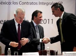 Juan José Suárez Coppel, director de Pemex (der.), señala que la medida no viene a salvar a Petróleos Mexicanos. EL UNIVERSAL  /