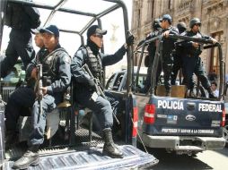 Policías federales resguardaron el exterior del penal. EFE  /