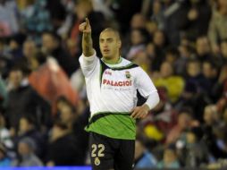 El jugador del Racing de Santander, Ariel Nahuelpan, durante el partido ante el Villarreal. AFP  /