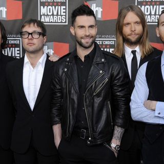 Maroon 5 compondrá tema para marca de refresco