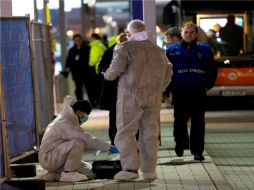 Forenses examinan el lugar del tiroteo en Alemania. REUTERS  /