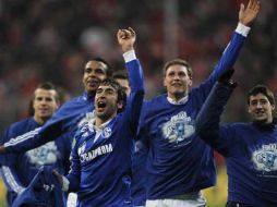 Los jugadores del Schalke 04 festejan el pase a la final de la Copa de Alemania. REUTERS  /