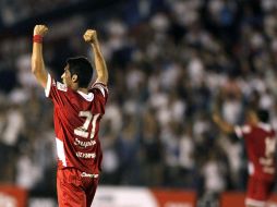 Santiago Salcedo (der.) celebra la victoria de su equipo, esta noche, en Montevideo. REUTERS  /