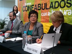 Nubia Macías, directora de la FIL, anunció el inicio de la votación. M. TORRES  /
