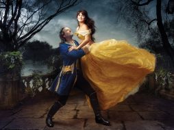 Jeff Bridges y Penélope Cruz, representando a los personajes de ''La bella y la bestia''. AP  /
