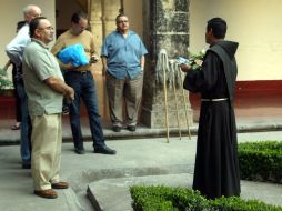 Un grupo de siete párrocos católicos de la  Arquidiócesis de Chicago realizan la visita. A. HINOJOSA  /