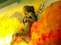 Las obras de Galería Reyher apuestan por pinturas que interactúan con el óleo y la escultura de arcilla.A.HINOJOSA  /