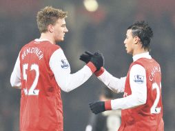 Nicklas Bendtner y Marouane Chamakh, jugadores jóvenes del Arsenal. AFP  /