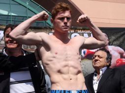 En la ceremonia de pesaje, Saúl “Canelo” Álvarez tuvo inconvenientes con la báscula. AP  /