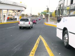 Vecinos acordaron con autoridades sacar el tránsito pesado de la lateral de Carretera a Chapala. A. HINOJOSA  /