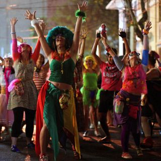 Cientos de personas recorren las calles de Río de Janeiro