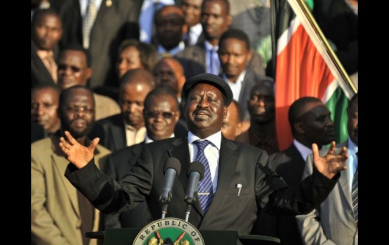 Ouattara anunció a los periodistas su próximo viaje tras recibir al presidente de la Comisión de la UA. ARCHIVO  /