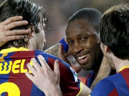 Seydou Keita (c) celebra con sus compañeros el gol del triunfo ante el Zaragoza. EFE  /