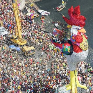 Brasileños buscan escapar de multitudes en Carnaval