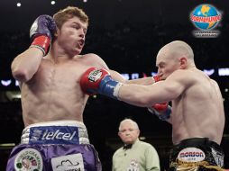 Saúl 'Canelo' Álvarez fue superior durante todo el combate ante Hatton. AP  /