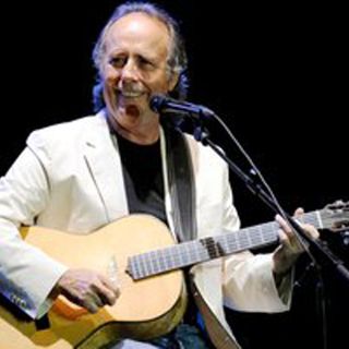 Joan Manuel Serrat enamora a su público salvadoreño