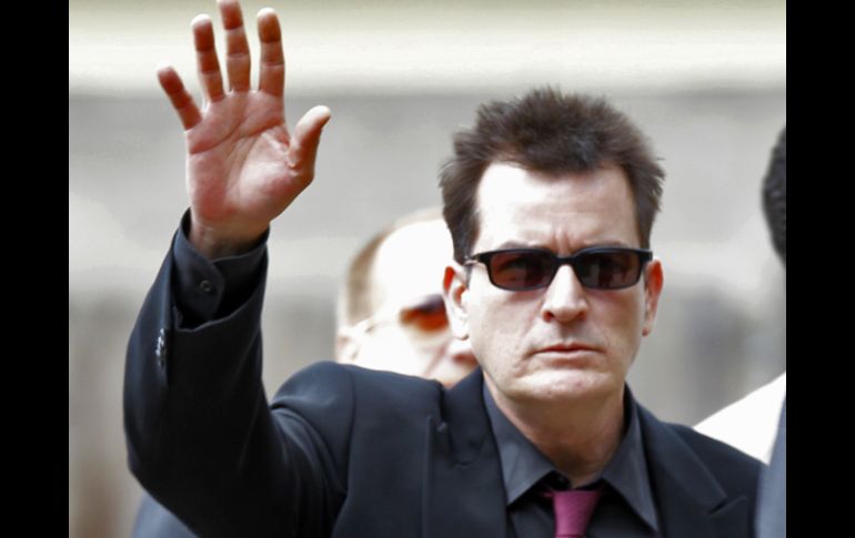 El histrión de 45 años debutó la víspera con su programa que fue transmitido por la red Ustream. AP  /