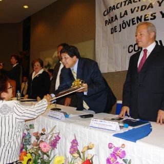 Reconocen a 44 empresas comprometidas con la educación