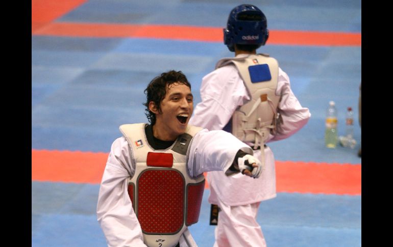 El poblano Damián Villa celebra su victoria ante el campeón olímpico de Beijing. MEXSPORT  /