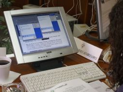 Del total de las mujeres que están en Internet, el 94% participan en redes sociales como Facebook. ESPECIAL  /