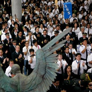 Pilotos piden apoyo presidencial para evitar quiebra de Mexicana