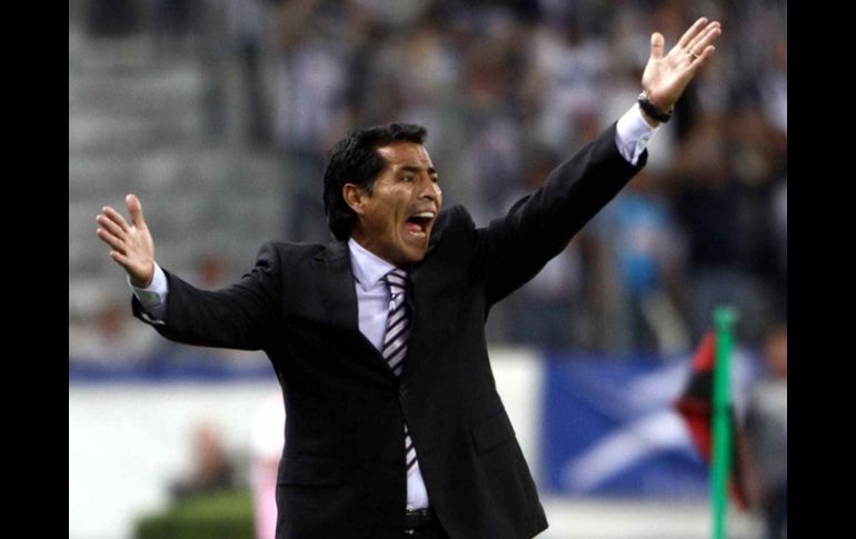 El estratega del Atlas, Benjamín Galindo está molesto por el desempeño de sus jugadores. MEXSPORT  /