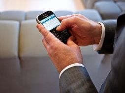 Reportan que 33 por ciento de los usuarios de Twitter utilizan aplicaciones para teléfonos inteligentes. ESPECIAL  /