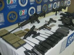 La Policía incautó 67 armas de fuego, mil 452 municiones, 11 granadas de fragmentación, dos fusiles M-4 y un fusil punto 50. EFE  /