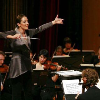 Alondra de la Parra ameniza congreso de mujeres en Bellas Artes