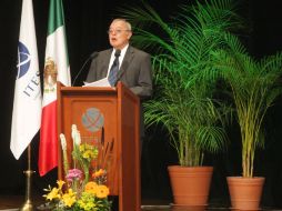 El rector Juan Luis Orozco Hernández recordó la muerte de un alumno del ITESO el año pasado, víctima de la violencia. A. CAMACHO  /