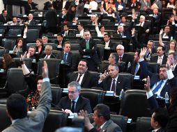 Legisladores en la sesión ordinaria de hoy del Senado, el cual aprobó la reforma en derechos humanos. EL UNIVERSAL  /