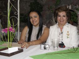 La Regidora Gabriela Vázquez y la Presidenta Nacional de la Asociación de Mujeres Empresarias Líderes Silvia Aguayo Castillo.ARCHIVO  /