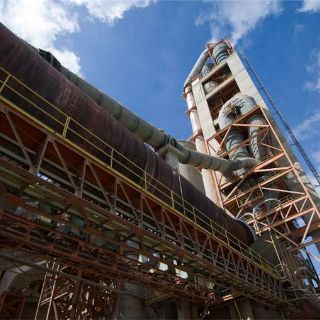 Títulos de Cemex caen 3.84 por ciento