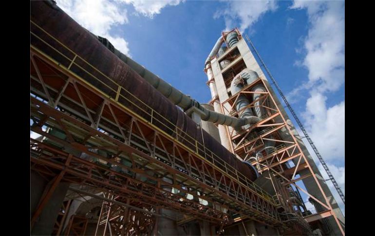 Títulos de Cemex caen de un 3.84 por ciento a 10.27 pesos. ESPECIAL  /