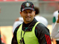 El estratega de la Selección mexicana, José Manuel de la Torre, en un entrenamiento con el Tri. MEXSPORT  /